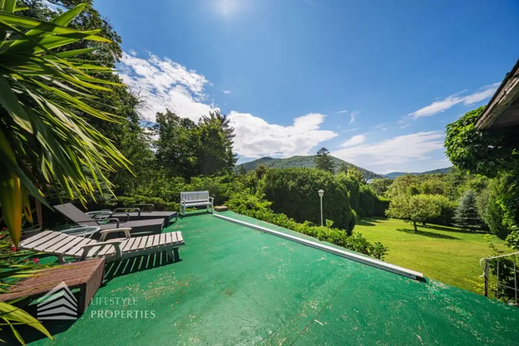 Beeindruckende Villa mit gepflegten Garten und Pool