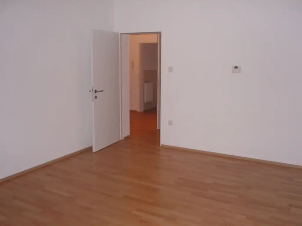 Traumhaftes Mehrfamilienhaus in Mistelbach – 3 Wohneinheiten, top gepflegt, mit Stadtblick und Weinkeller!