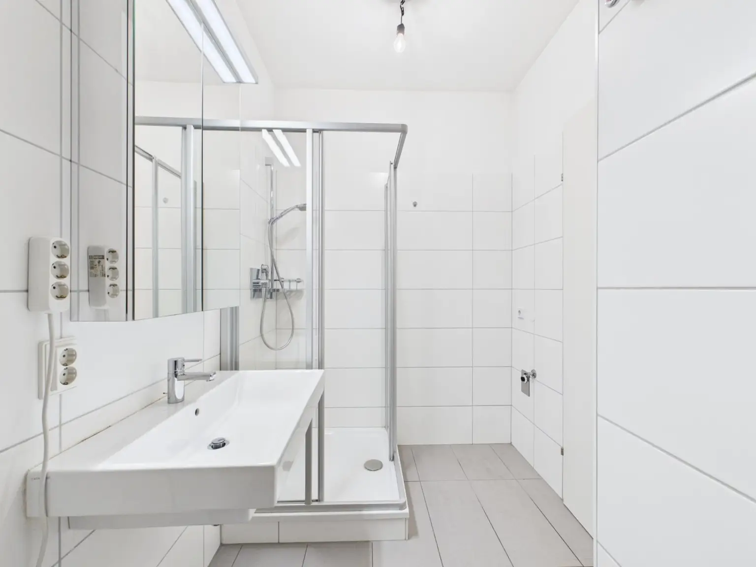 CAM04191G0-PR0076-STILL009