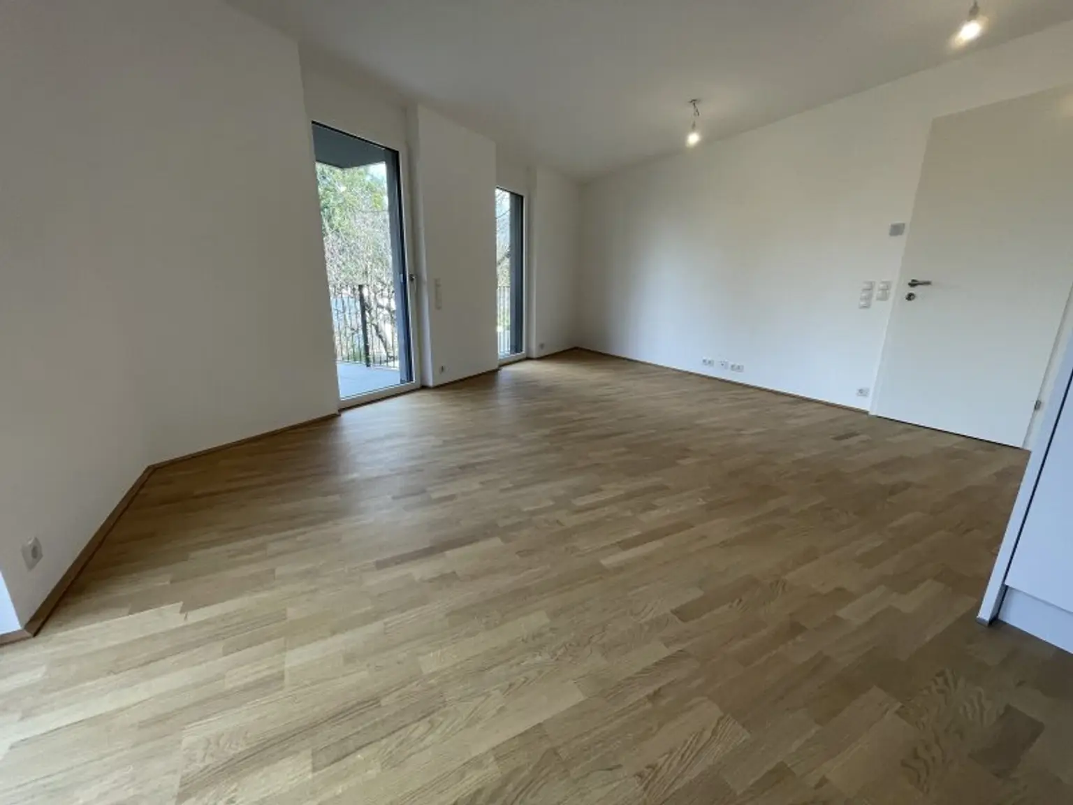 Exklusive 2-Zimmer Wohnung mit lichtdurchflutetem Wohnzimmer in absoluter Ruhelage - jetzt Anfragen!