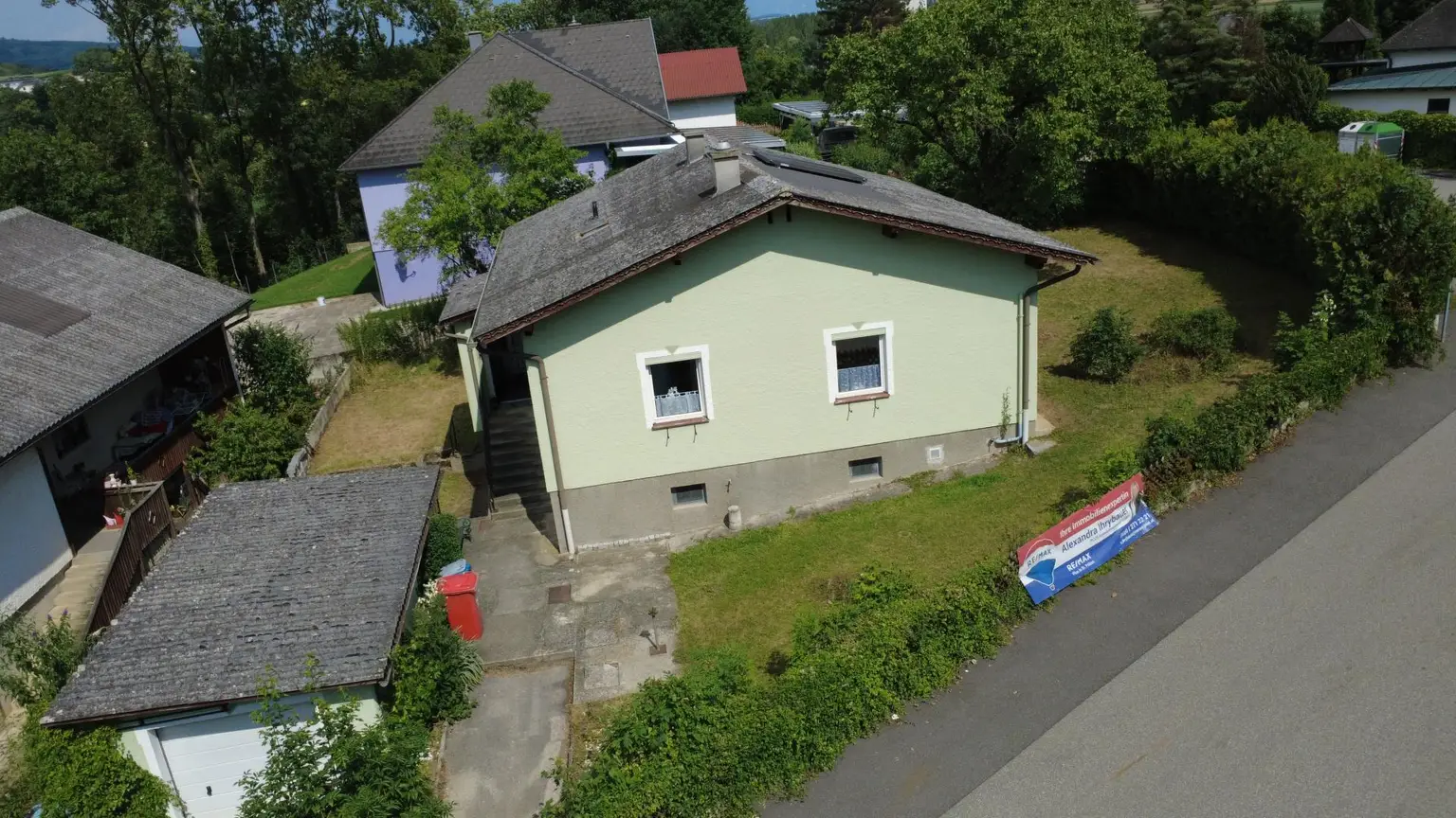 Charmantes Einfamilienhaus in ruhiger Grünlage – innen renoviert und bezugsbereit