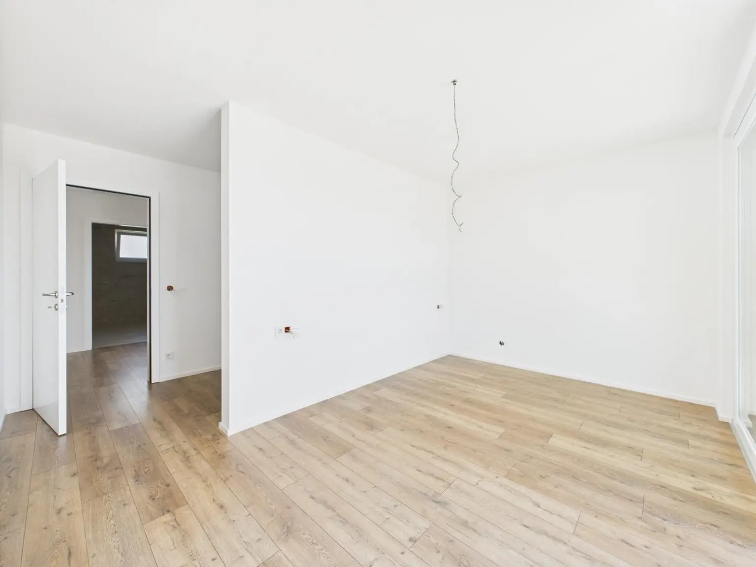 Wels-West: Luxuriöse Doppelhaushälfte mit Salzwasserpool, smarter Hausechnik & 149 m² Wohnfläche