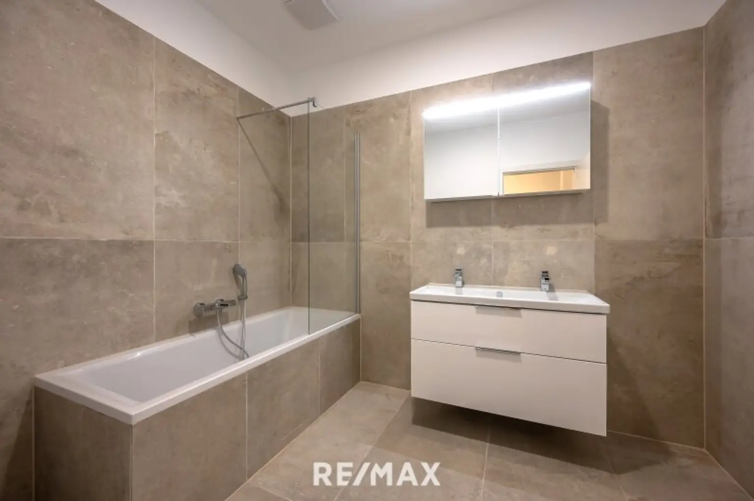 Badezimmer mit Wanne