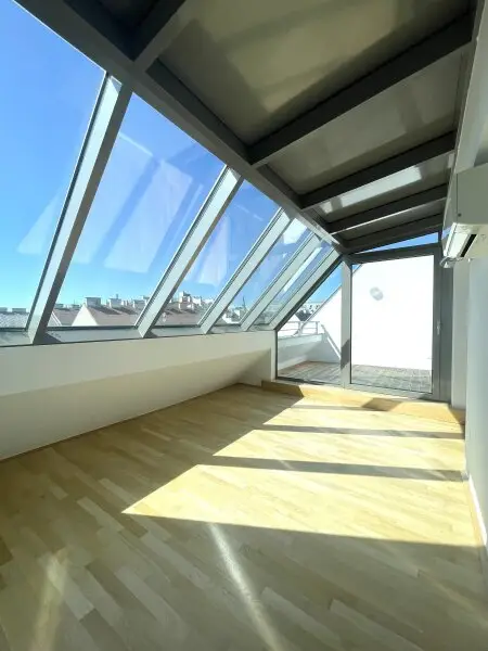 Sonnige 3,5-Zimmer Dachgeschoßwohnung mit Terrasse zu kaufen