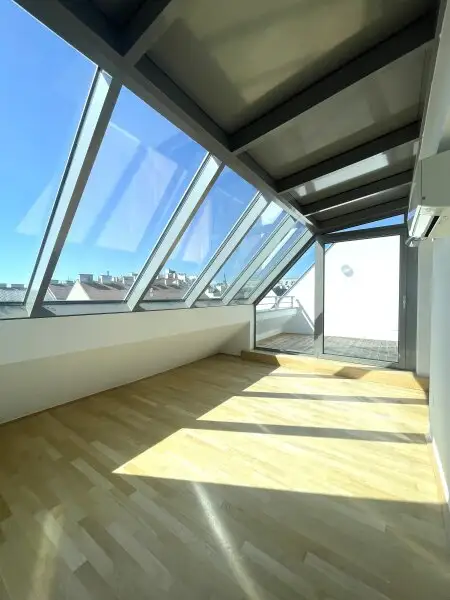 Sonnige 3,5-Zimmer Dachgeschoßwohnung mit Terrasse zu kaufen