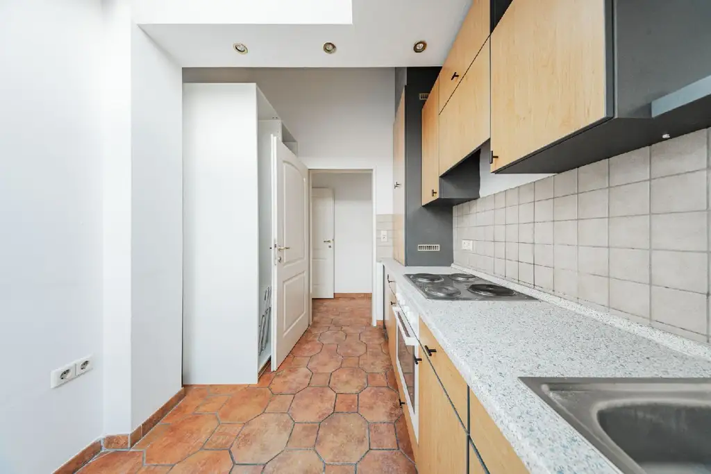 Sanierungsbedürftige 2,5-Zimmer-Dachgeschoßwohnung mit Potenzial!