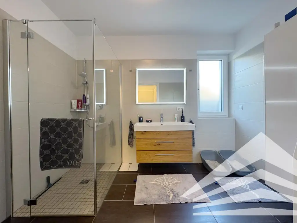 Exklusive 3 Zimmerwohnung mit traumhaftem Privatgarten im Zentrum von Pasching