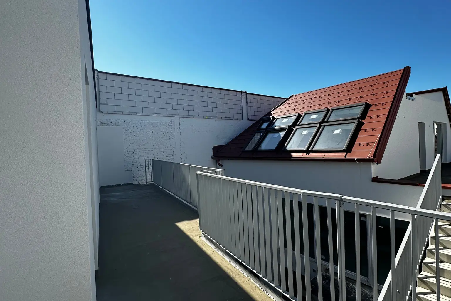Exklusive 4-Zimmer-Dachgeschosswohnung mit großer Dachterrasse & Home Office separat