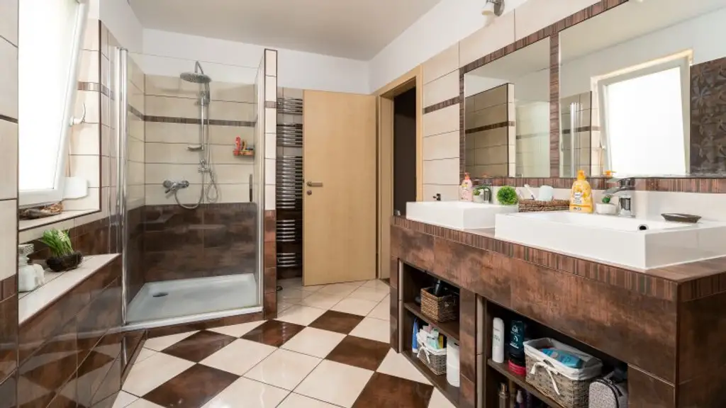 ! "take your bags and move in" ! 4,5 Zimmer, Terrasse, Garage & Pool! Grünruhelage!