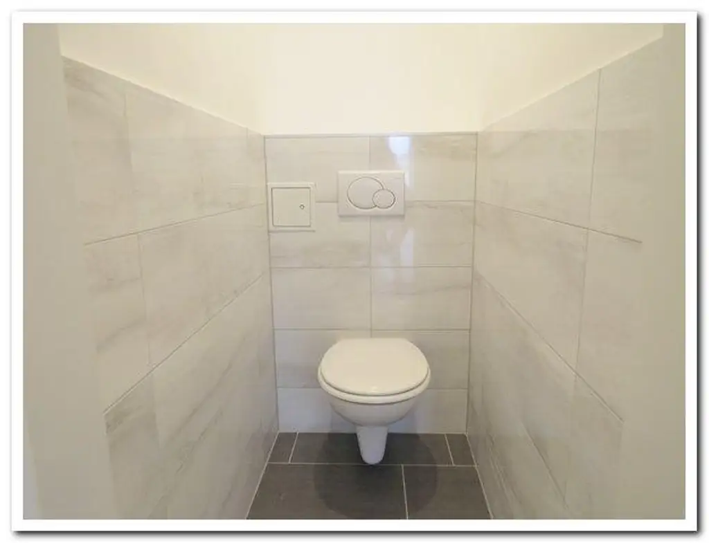 PRIVATVERKAUF: 1100 Wien/Fußgängerzone Favoritenstraße: Neu sanierte 2 Zimmer-Wohnung mit Parkblick