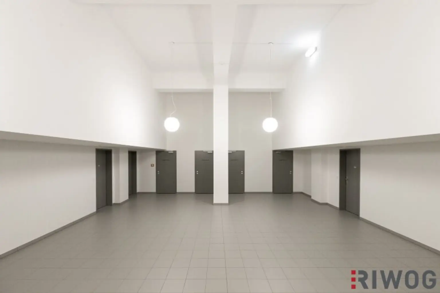 ERSTBEZUG nach Sanierung | Komplett hofseitiges Loft mit Balkon | Raumhöhe bis zu ca. 4,95 m | Büro/Praxis Nutzung und Kurzzeitvermietung möglich