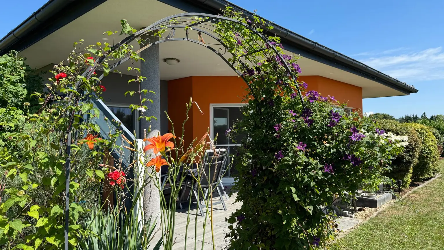 gepflegter, bezugsfertiger Bungalow mit Weitblick in sonniger Lage