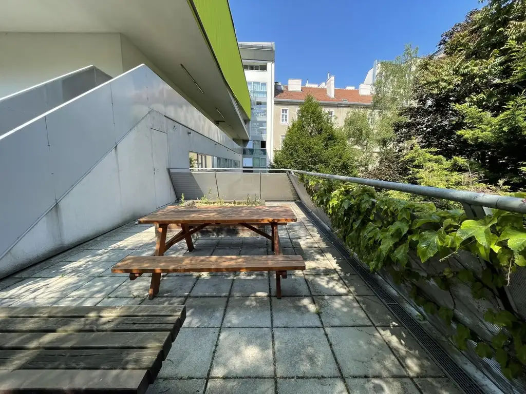 Ruhige Neubauwohnung im Architektenhaus + Blick ins Grüne // Ab Dezember!!