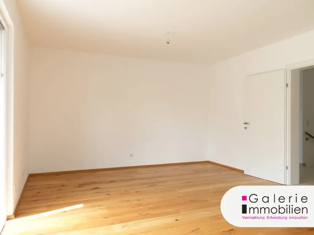 Erstbezug: Sehr schöne, helle und ruhige Doppelhaushälfte (links) mit 4 Zimmern, Eigengarten und Panoramablick-Dachterrasse!