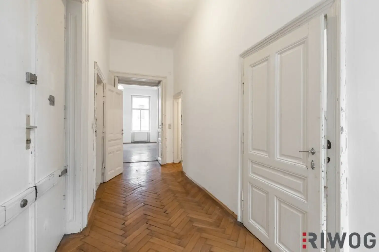 NÄHE 1. BEZIRK, DONAUKANAL UND AUGARTEN | Stilaltbauwohnung mit Potenzial | ca. 3,60 m Raumhöhe | Teils Hoflage | Rembrandtstraße