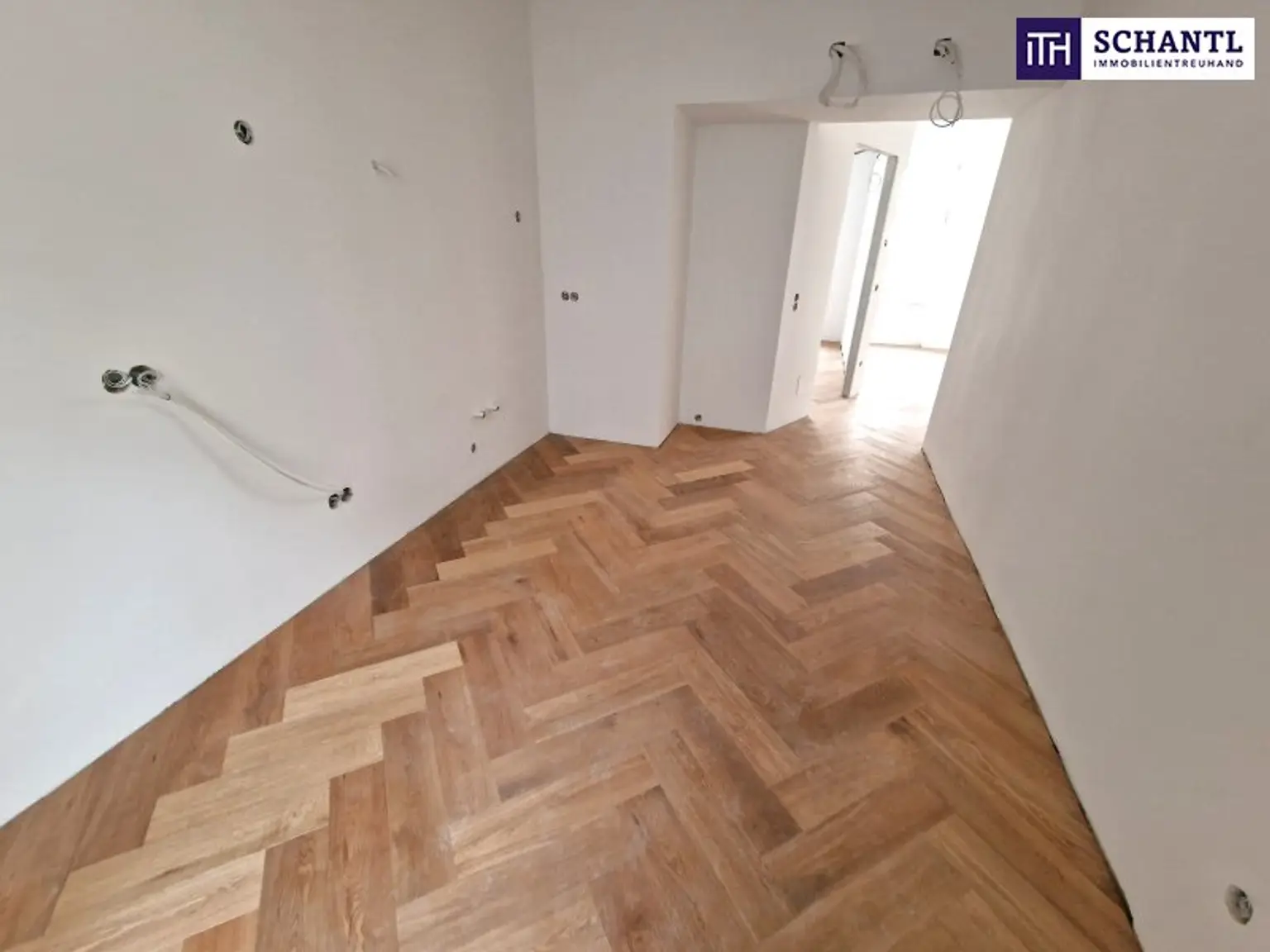 Revitalisiertes Altbaujuwel – alles, was das Herz begehrt! 3-Zimmer-Wohnung mit Klimaanlage, Terrasse, Luftwärmepumpe & edler Ausstattung mit Fischgrätparkett – überzeugen Sie sich selbst