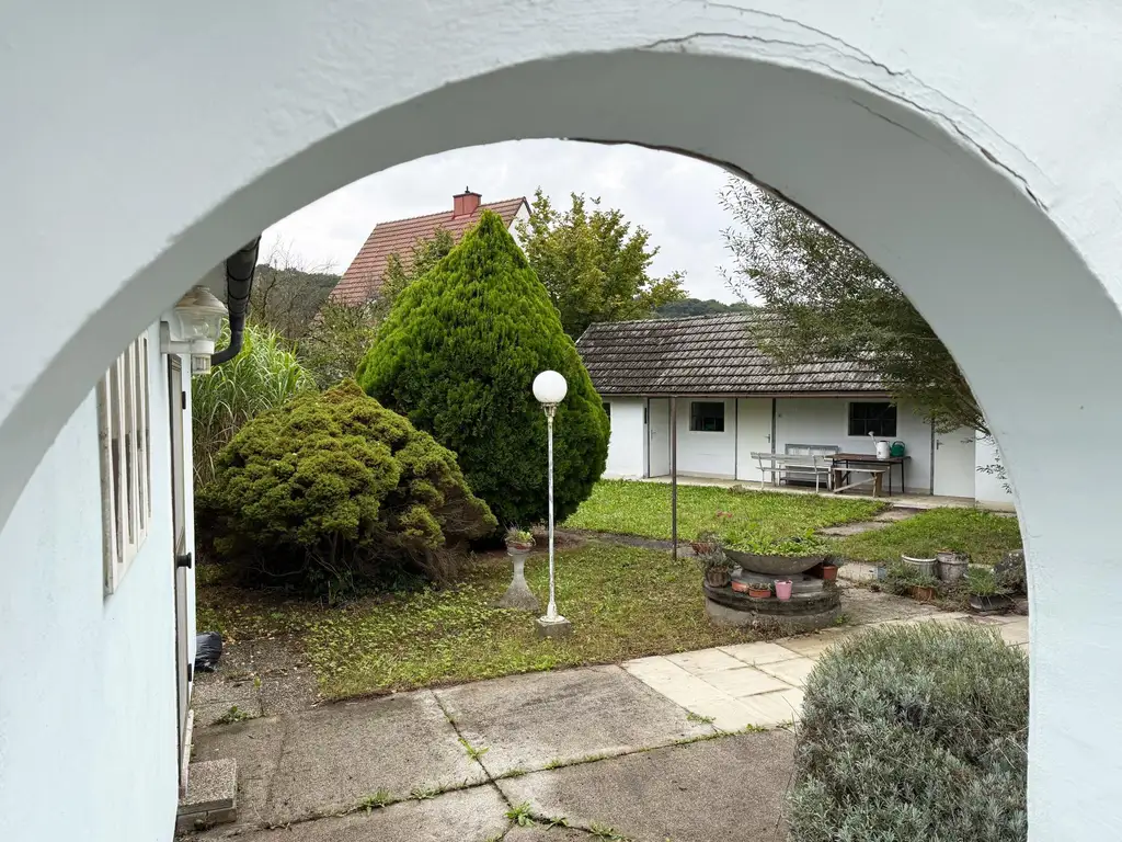 Bürgerliches Einfamilienhaus mit viel Platz, liebenswerten Garten und tollem Ausblick!