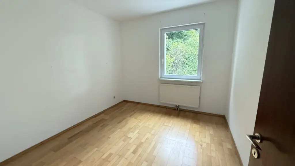 Familiewohnung in Ruhelage: 5-Zimmer mit separater Küche und Garagenstellplatz inklusive nahe Setagayapark