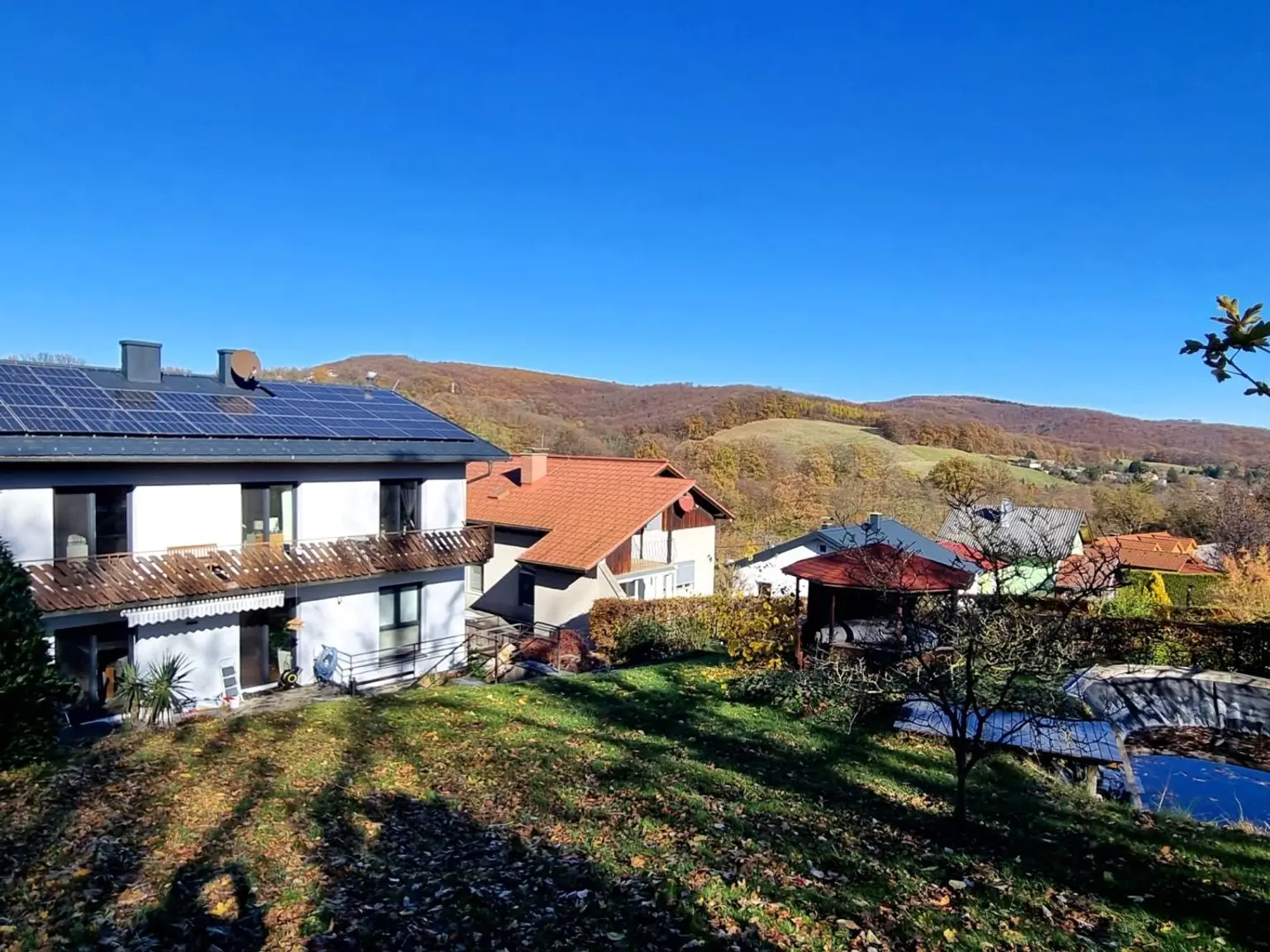 FAMILIENDOMIZIL MIT SCHWIMMTEICH