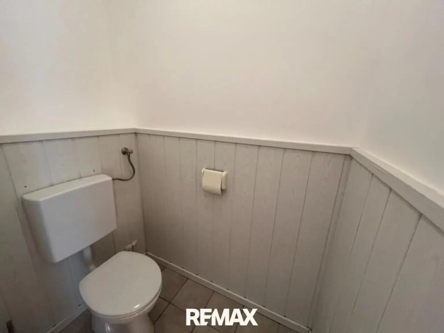 separates WC