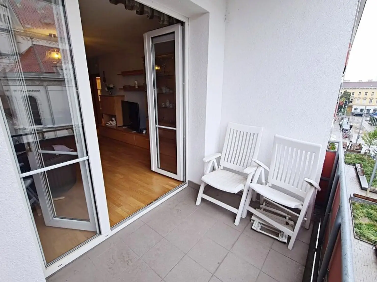 FAMILIENHIT, ENKPLATZ, gepflegte 113 m2 Neubau mit Loggia, 4 Zimmer, Küche, 2 Bäder, teilmöbliert, 3. Liftstock, U3-Nähe
