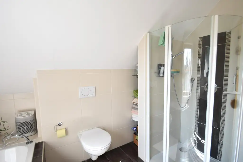 Wohnhaus mit Wintergarten, schönem Garten und Pool im Mostviertel