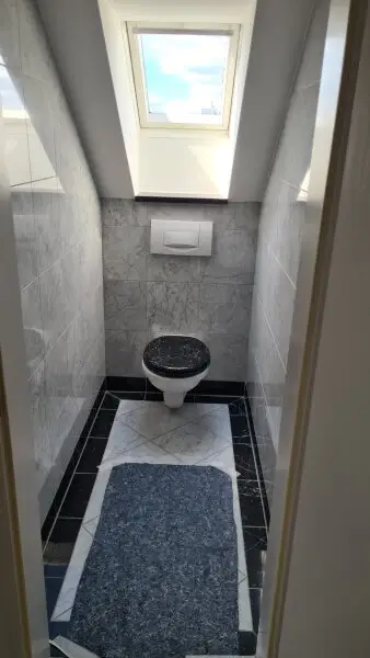 Sehr ruhige Siedlungslage - Riesige (teilbare)  Etagenwohnung mit 2 Balkonen, Garage, Sauna in einem sehr gepflegten Haus