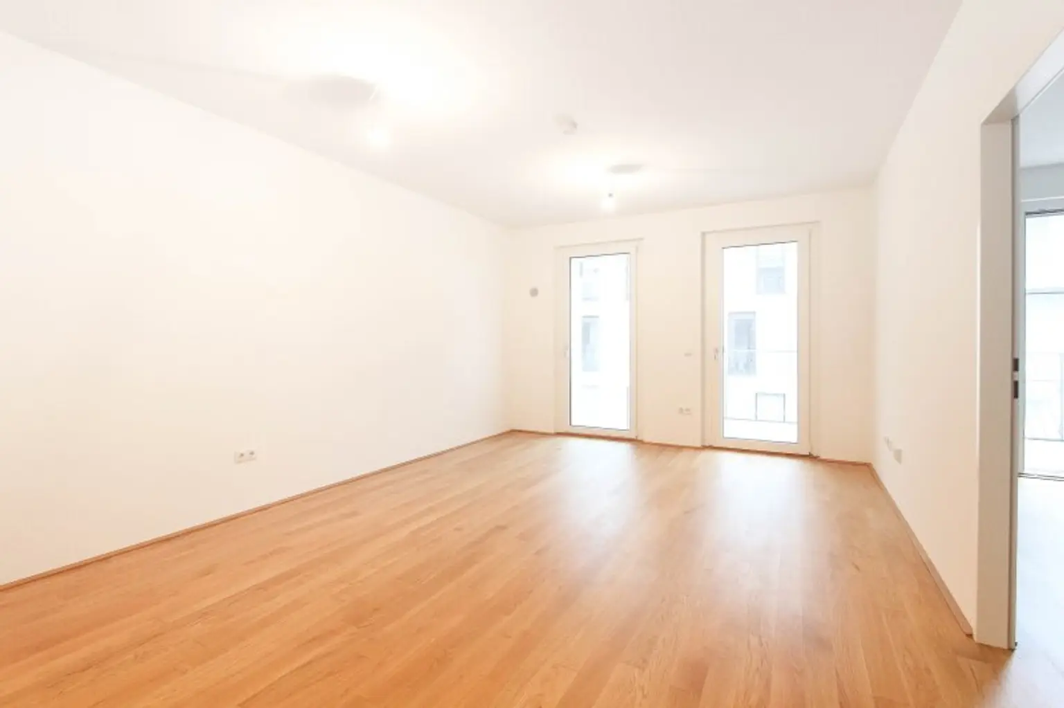 Sonnige Wohnung mit Blick ins Grüne, Balkon und Garage!