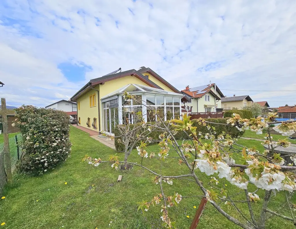 Nur 20 Minuten von der österreichischen Grenze entfernt - auf slowenischer Seite! Ein- bis Zweifamilienhaus in sonniger Lage sucht neue Besitzer!