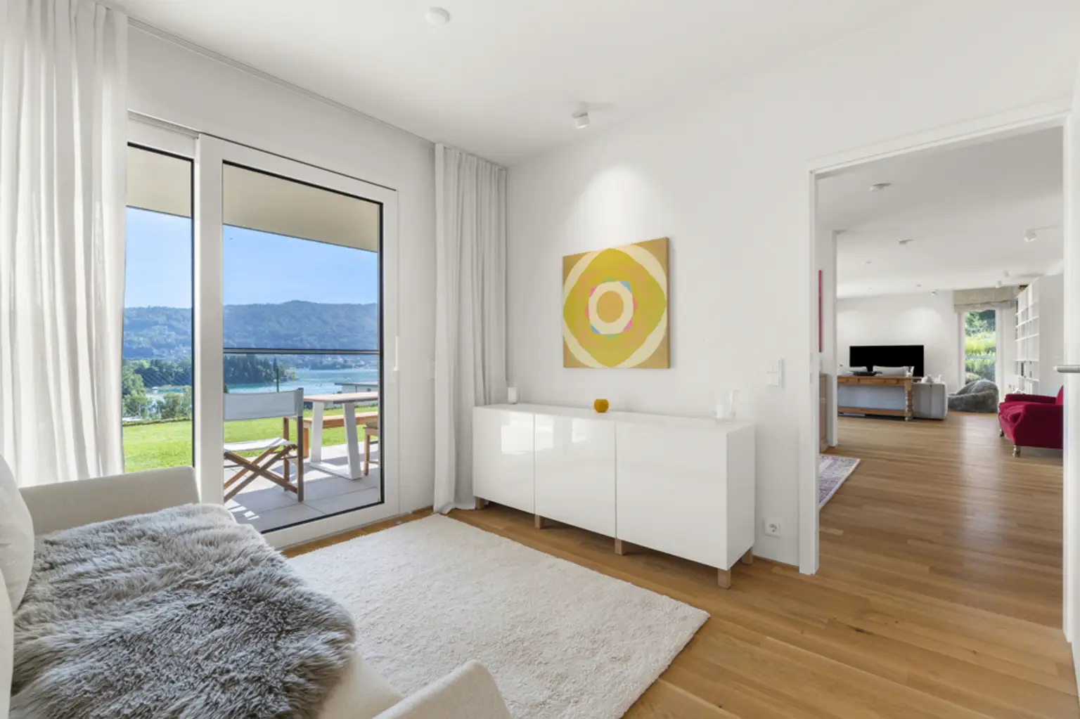 Neuwertige Gartenwohnung mit faszinierendem Seeblick