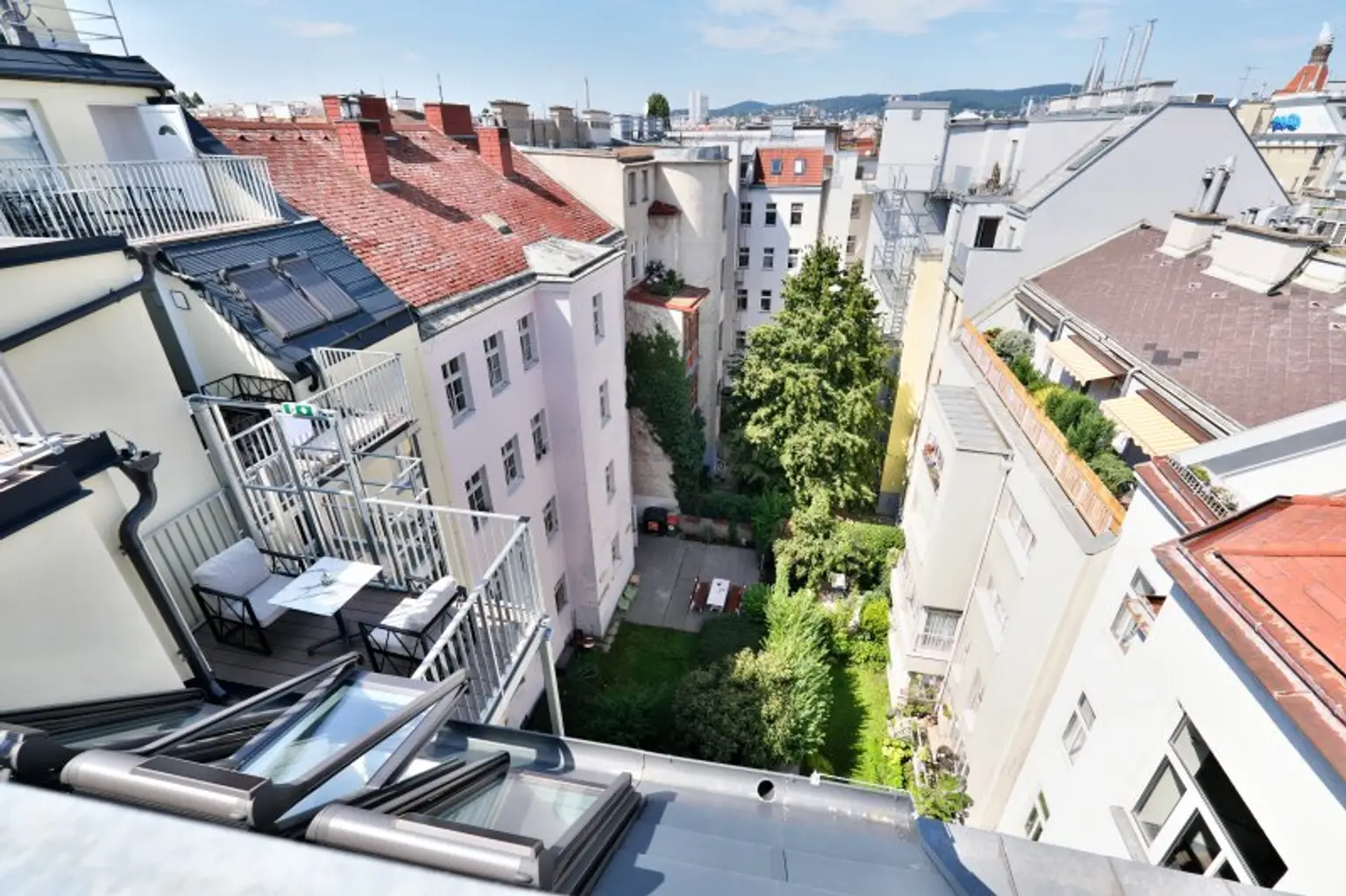 Bezugsfertige Dachwohnung mit 3 Zimmer, großem Balkon und interessanter 36 m² großer Dachterrasse