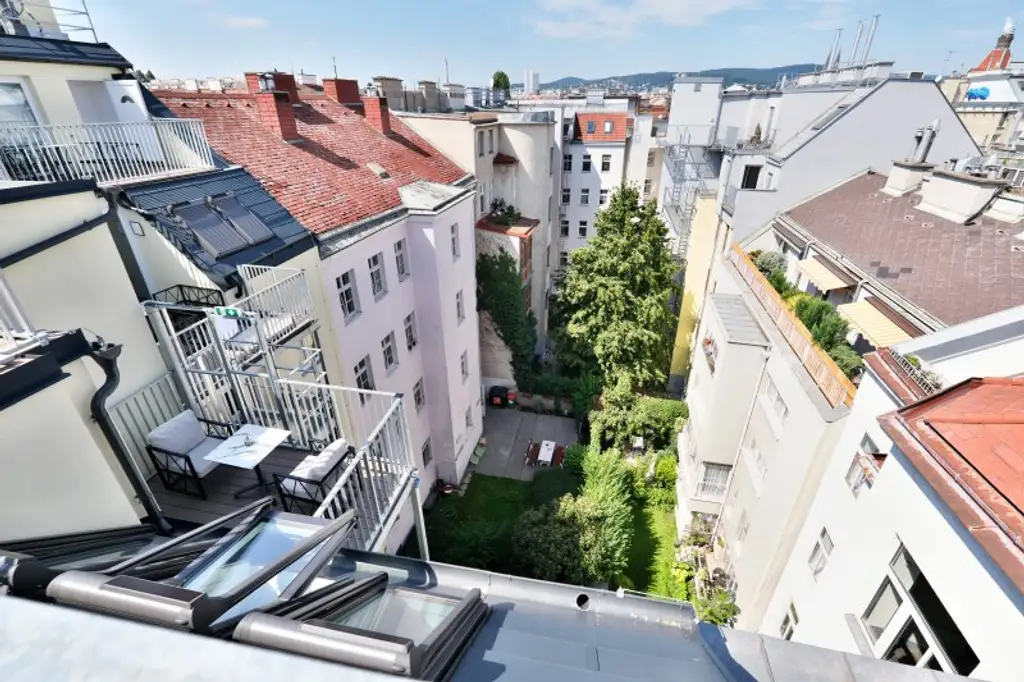 Bezugsfertige Dachwohnung mit 3 Zimmer, großem Balkon und interessanter 36 m² großer Dachterrasse