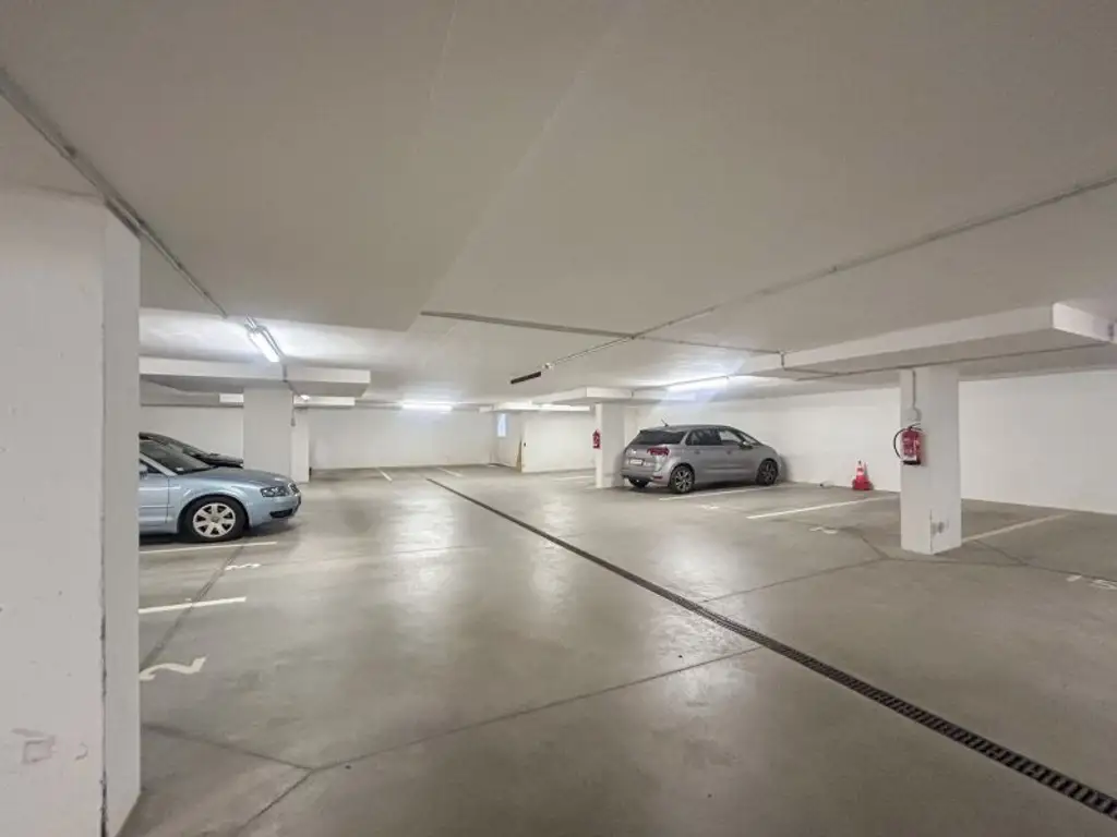 Nähe Landstraße: Moderne 3-Zimmer Wohnung mit Balkon und TG-Parkplatz zu mieten!