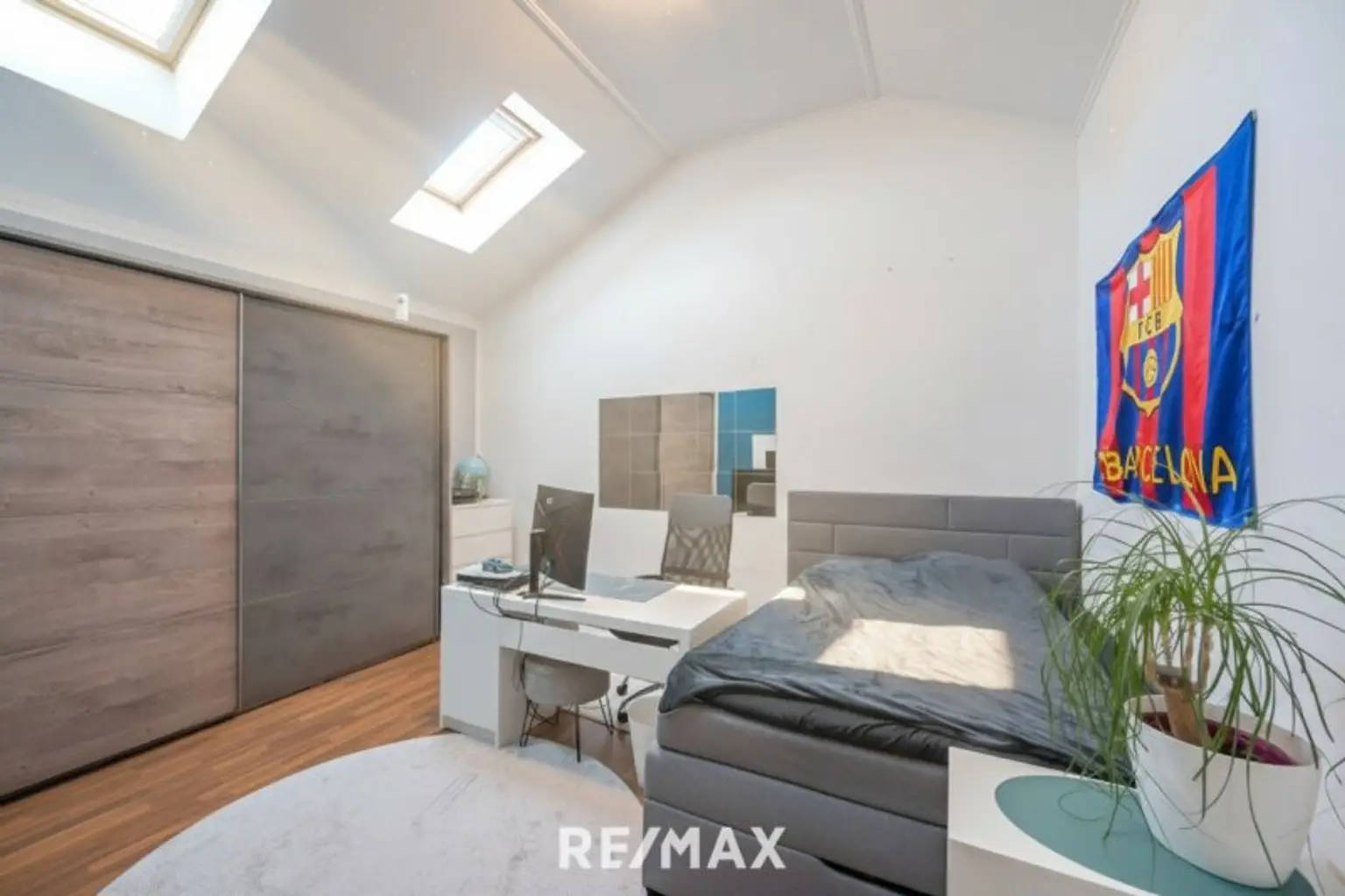 2. Schlafzimmer mit bis zu 3,70m Deckenhöhe