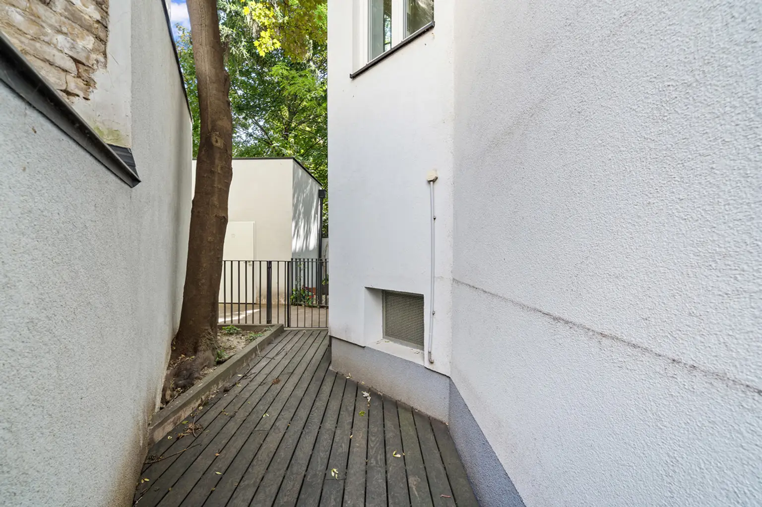 Hochwertig sanierte Altbauwohnung mit Freifläche