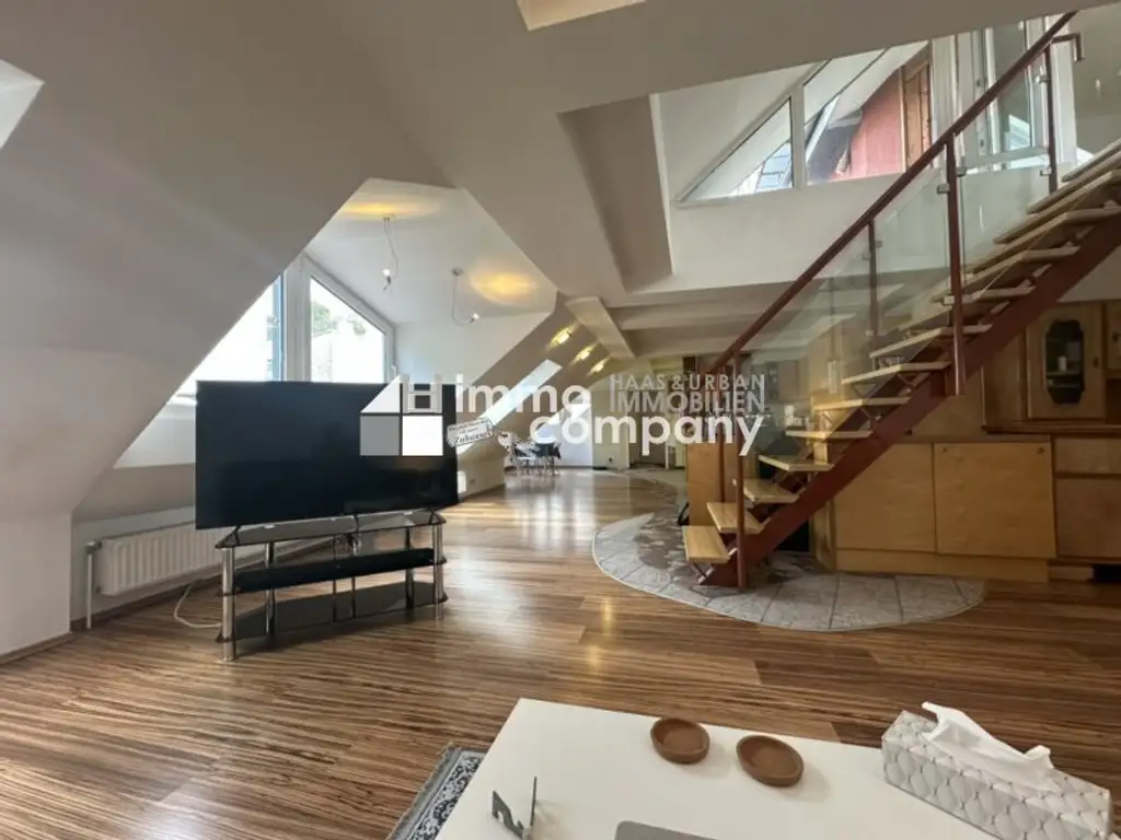 Dachgeschosswohnung in 1040 Wien – modern, geräumig, mit Balkon!