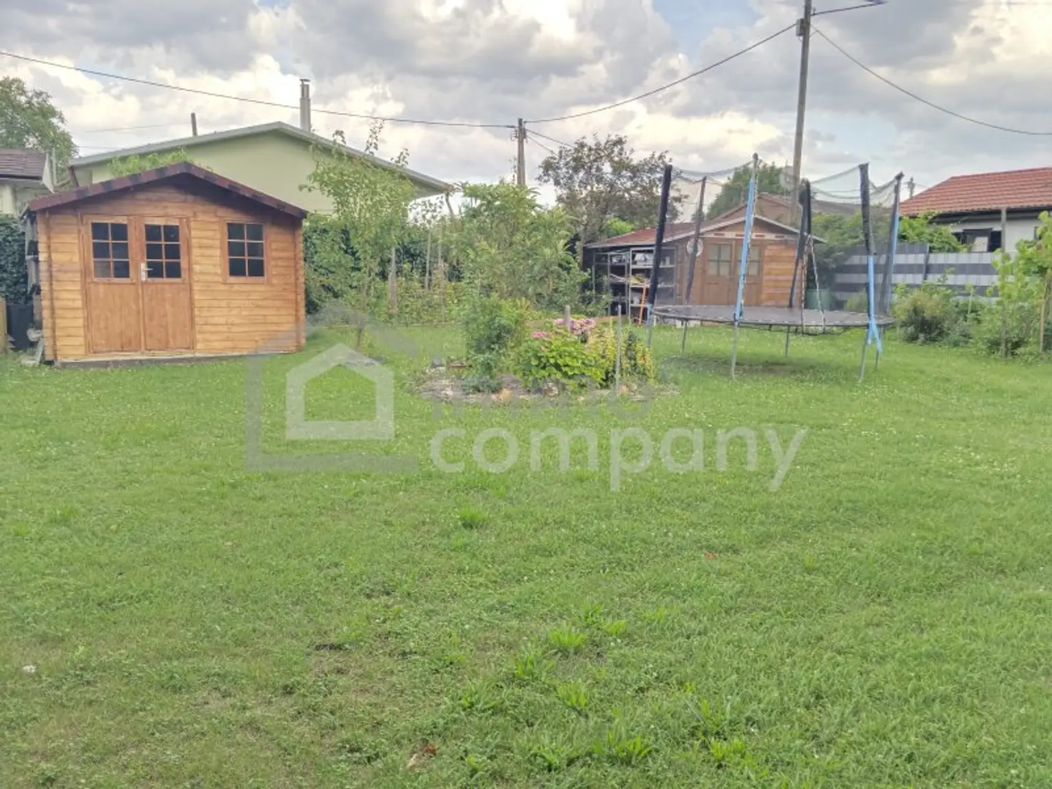 Keines Haus mit großem Garten - Nur einen Steinwurf vom Wasser entfernt