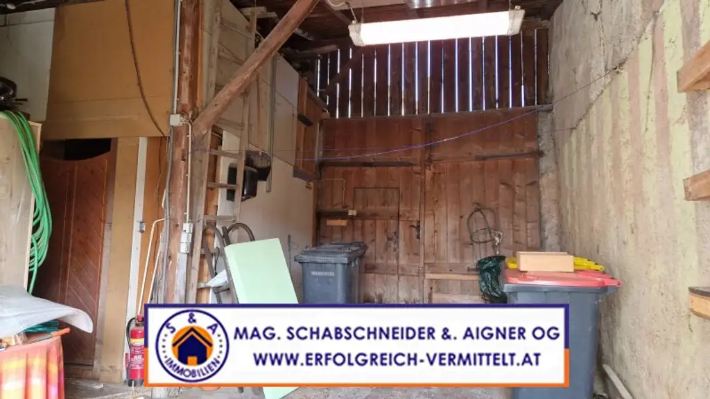 Kleines Stadthaus zum Renovieren mit ruhigem Garten mitten im Zentrum!
