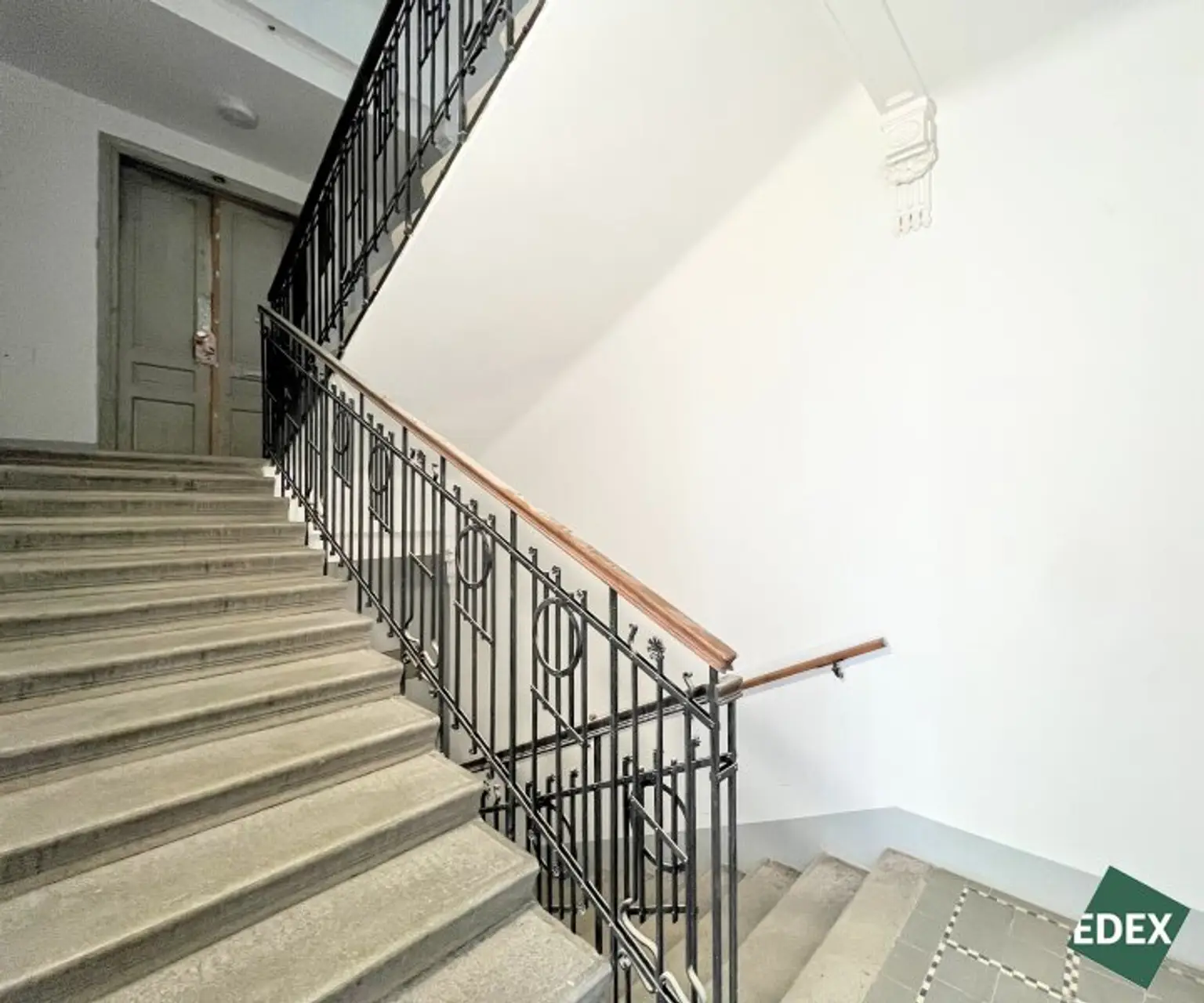 96 m² Altbauwohnung im 1. Stock mit Lift – zum Sanieren