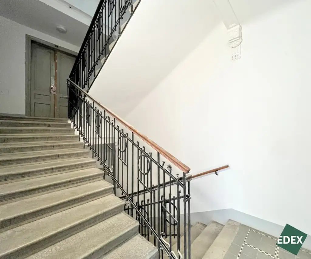 96 m² Altbauwohnung im 1. Stock mit Lift – zum Sanieren