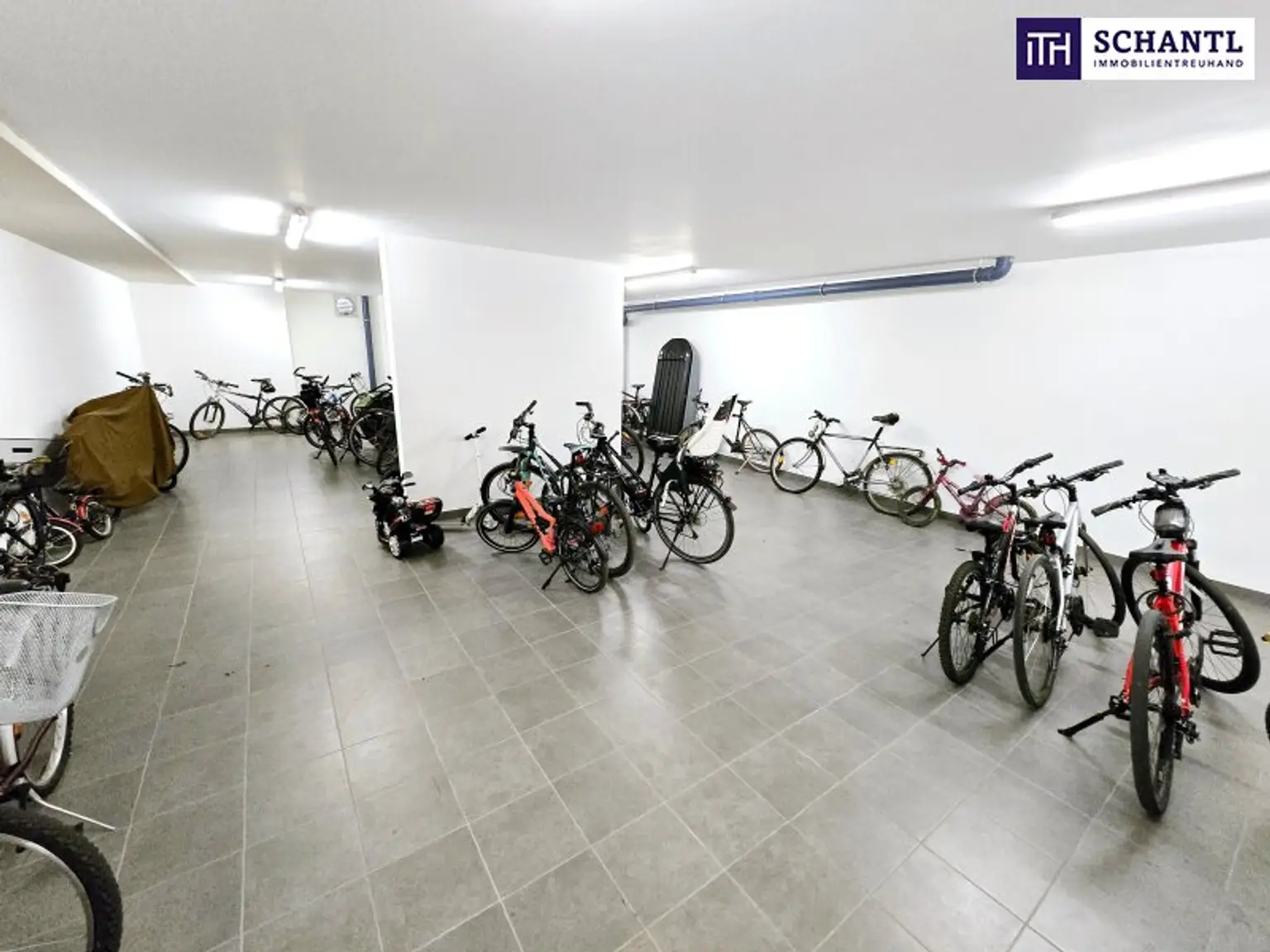 Ihre Wohlfühl-Oase in Best- und Ruhelage! Donauzentrum und Alte Donau um´s Eck! 3 ruhige Zimmer in Hoflage + Terrasse + Ideale öffentliche Anbindung! Jetzt zugreifen!