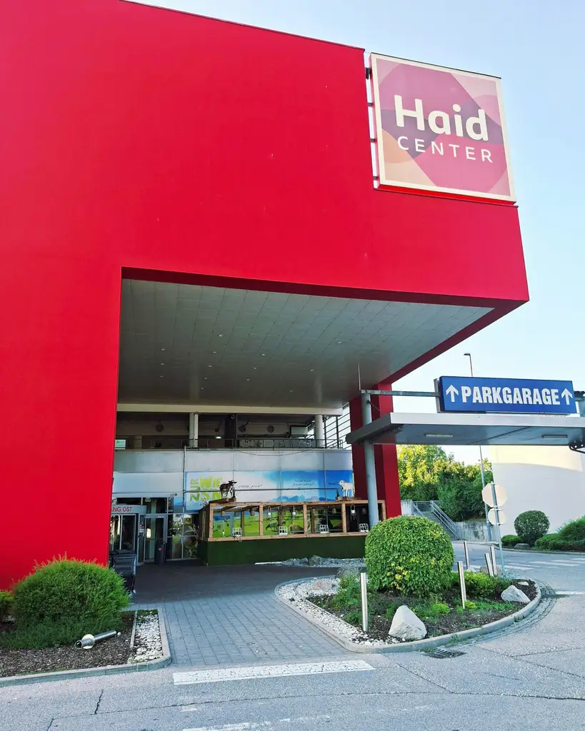 Ebenerdiges Gastronomielokal im hoch frequentierten HAID CENTER sucht Nachfolger!