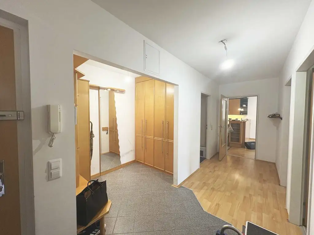 Geförderte 4-Zimmer-Wohnung mit Loggia - 
FINANZIERUNGSBEITRAG