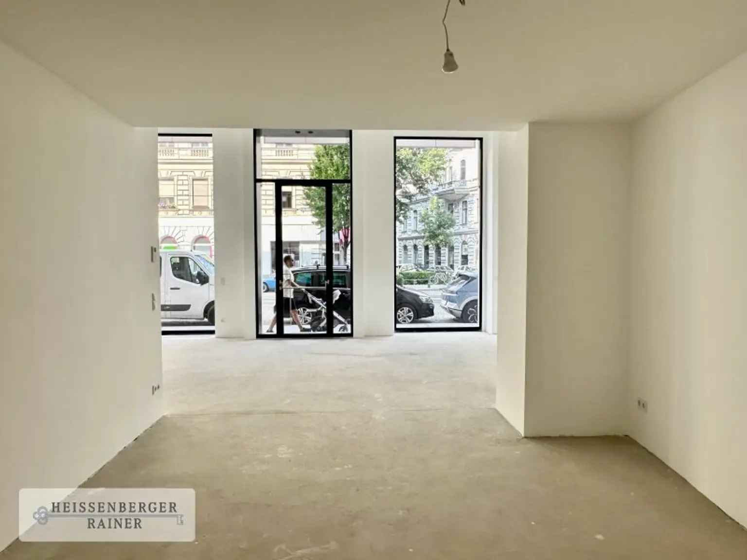 BOUTIQUE RETAIL SPACE /// BESTLAGE IM SERVITENVIERTEL
