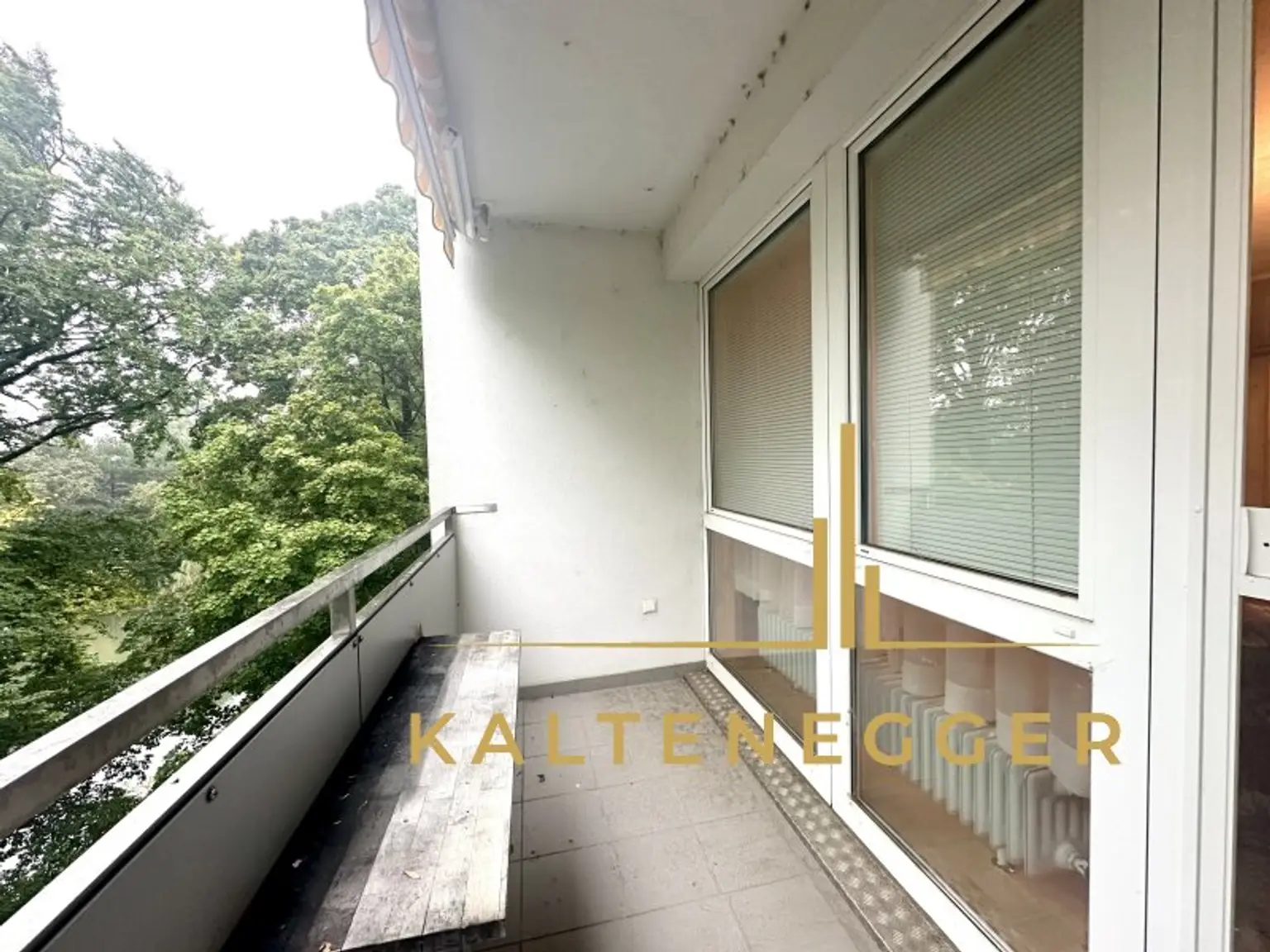 Helle 2-Zimmer-Wohnung mit Loggia nahe Zentrum von Baden