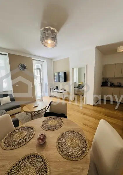 Perfekte Wohnung mit eigenem Garten und Terrasse! 15. Bezirk. U3 und U6!
