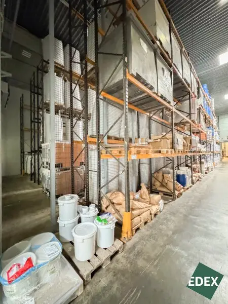 Modernes Regallager (9,5m RH) an der S33