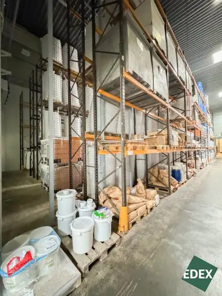 Modernes Regallager (9,5m RH) an der S33