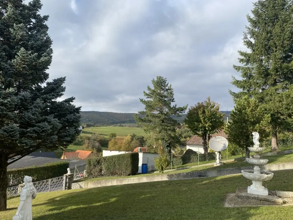 Gepflegtes Miethaus in ruhiger Aussichtslage