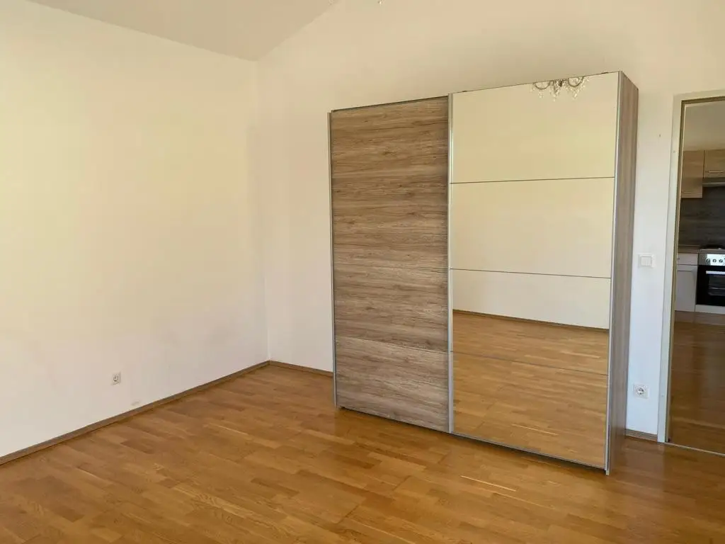 SOFORTBEZUG ,DREIZIMMERWOHNUNG MIT BALKON..! ! !